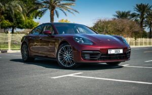 פורש Porsche Panamera Maroon 2022